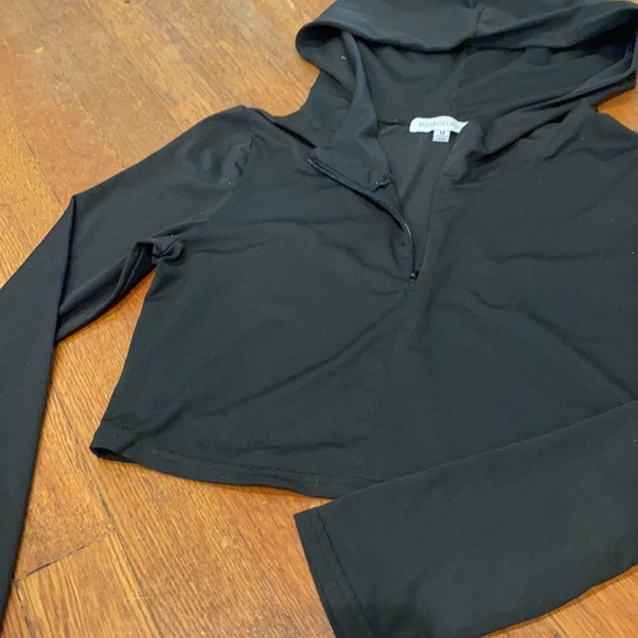 L/S ACTIVE HOODED CROP TOP - Picture 3 of 3